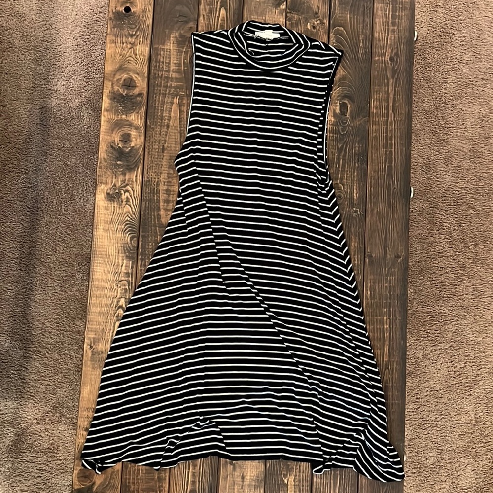 5/$20💜 Striped High Neck Swing Dress